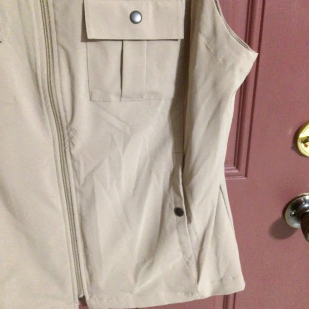 TravelSmith Tan Women's Vest - Picture 3 of 4